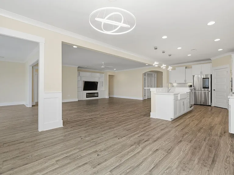 7129 Spoleto Dr — Photo 24
