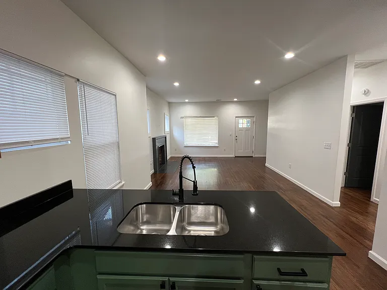 226 N Tacoma Ave — Photo 5