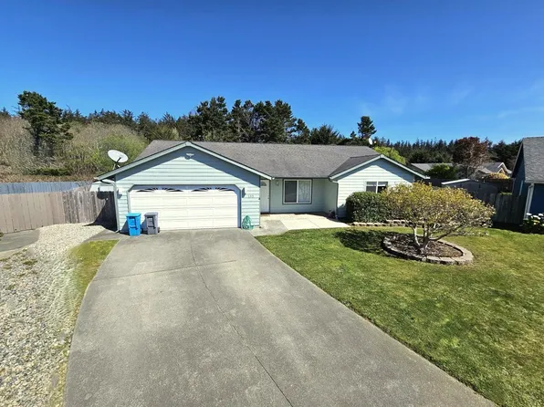 135 Fairfax Ct, Crescent City, CA 95531