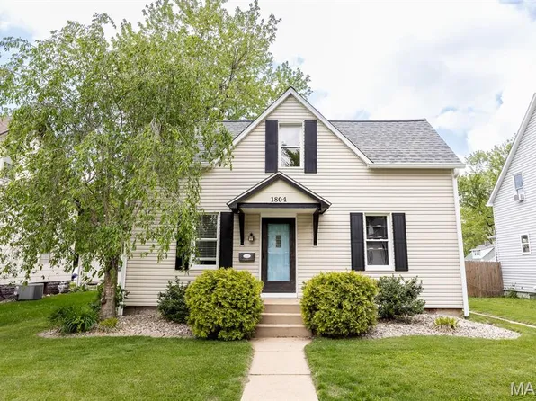 1804 Cypress St, Highland, IL 62249