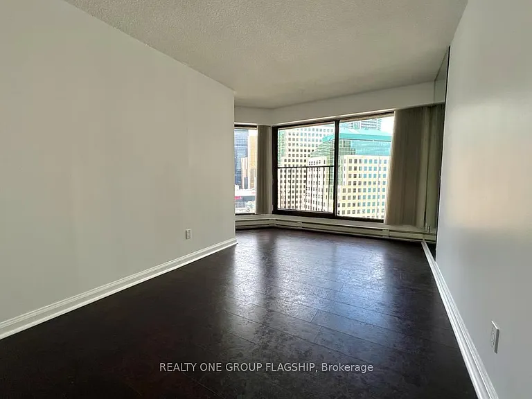 65 Harbour Sq S #2007 — Photo 7