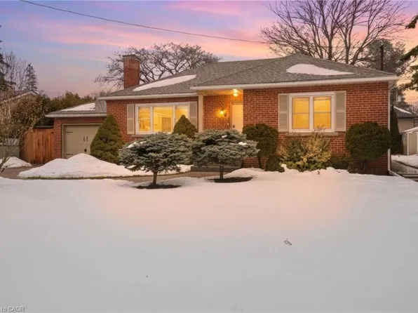 59 Oakley Ct, Hamilton, ON L9G 1T7