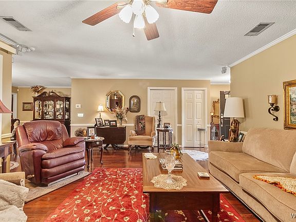 3rd image of 1601 Hollow Ln