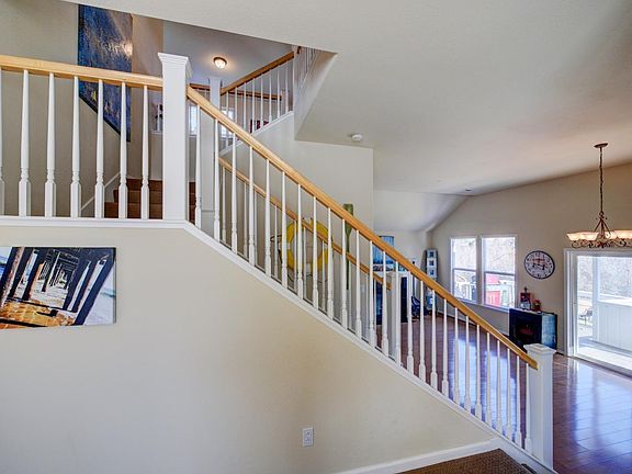 5th image of 176 Rosemarie Ct