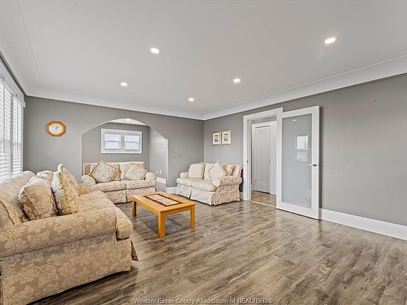 5th image of 4590 Walker Rd