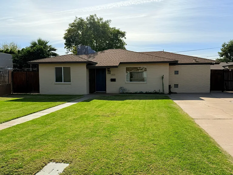 1015 E Citrus Way — Photo 1