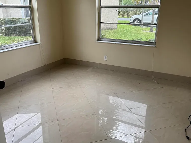 9921 Three Lakes Cir #9921 — Photo 9