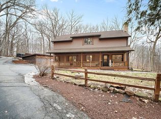 3712 Paradise Dr, West Bend, WI 53095