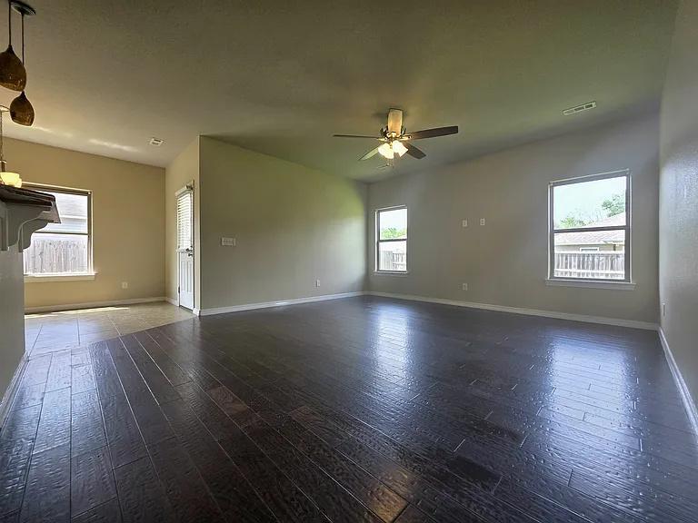 1089 S Apollo Dr — Photo 3