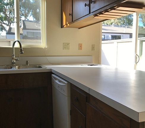 Big roomy kitchen with lots of storage