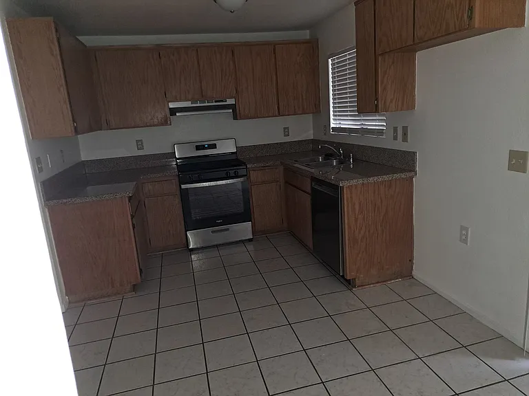 16186 Viho Rd — Photo 4