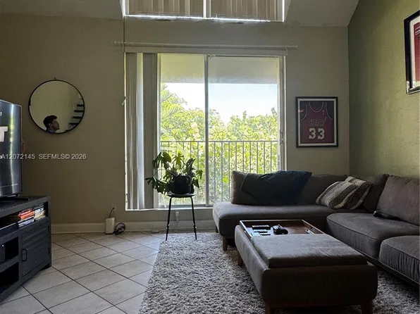 6900 N Kendall Dr APT A403, Pinecrest, FL 33156
