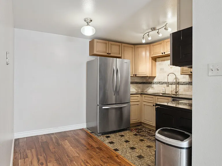 65 N Clarkson St #201 — Photo 4