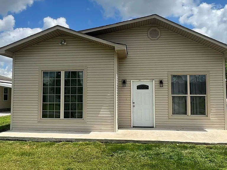 2409 S Willard Ave — Photo 1