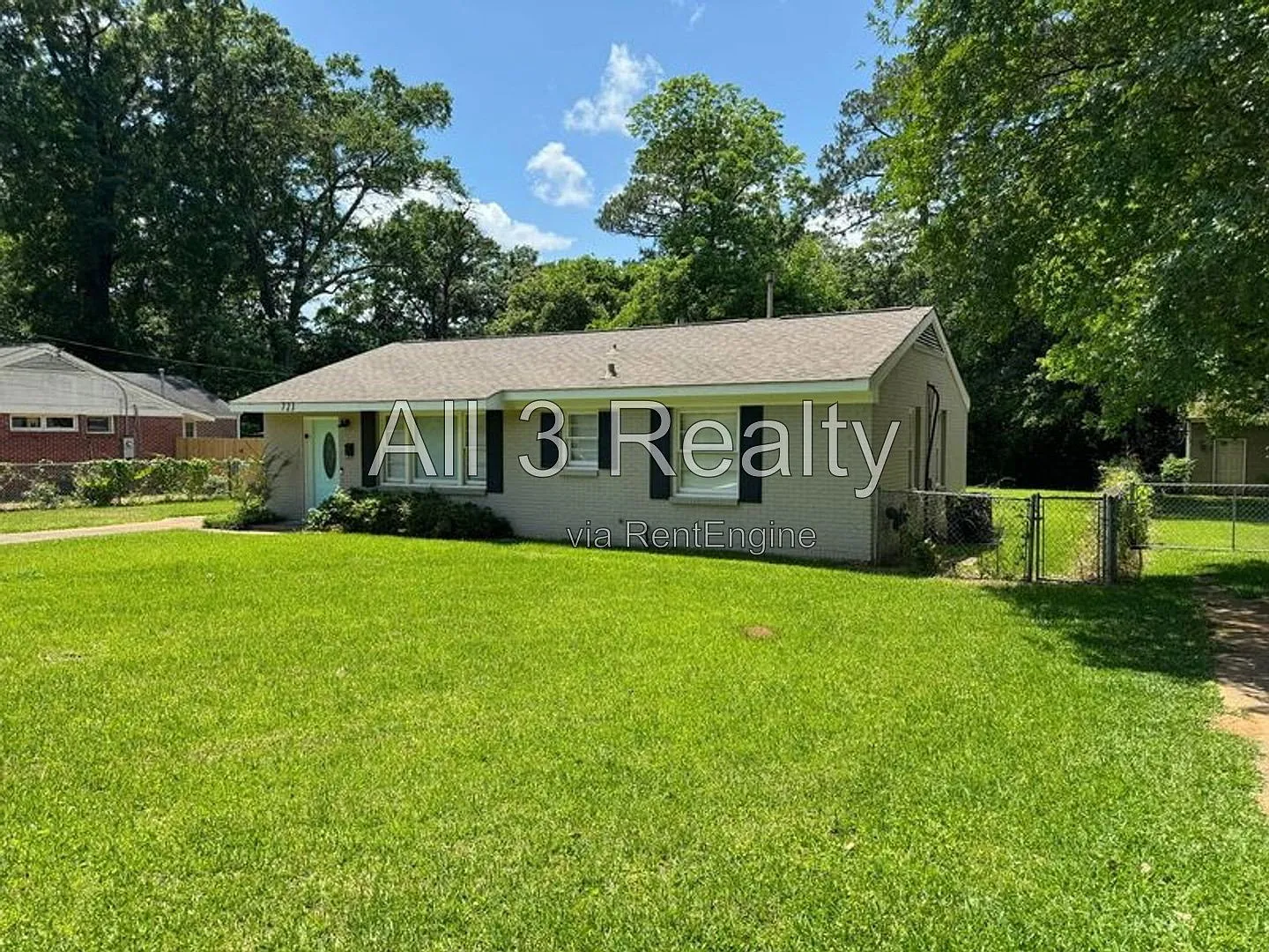 3 bed, 1.0 bath, 1410 sqft, $1,195 — Photo 3