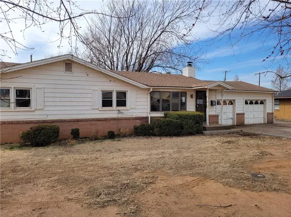 908 S Main St, Hennessey, OK 73742