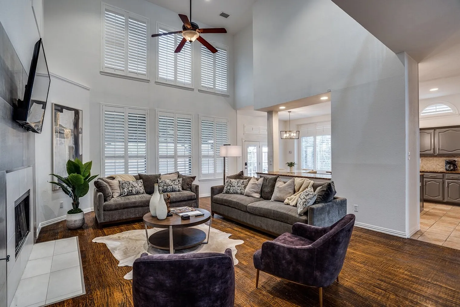 5 bed, 4.0 bath, 4047 sqft, $9,261 — Photo 3