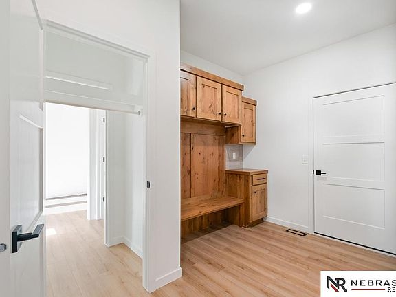 4th image of 20902 Polk St