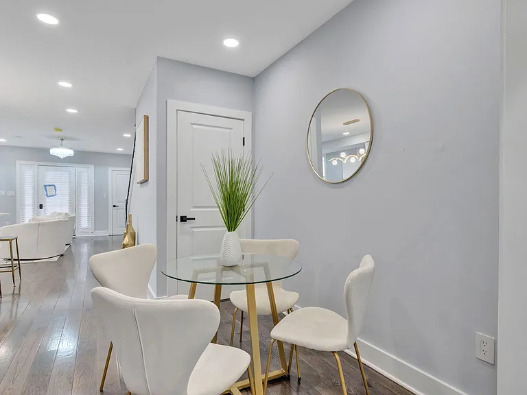 413 Ingraham St NW — Photo 2