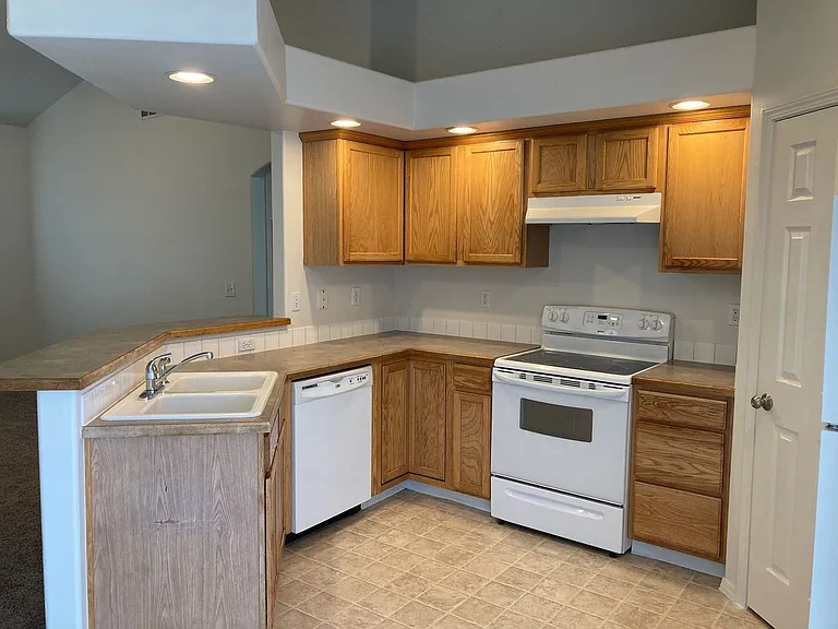 641 Heritage Park — Photo 7