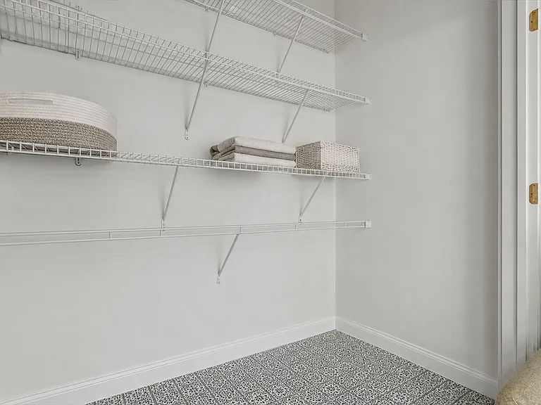 1112 W Washburne Ave #301 — Photo 14