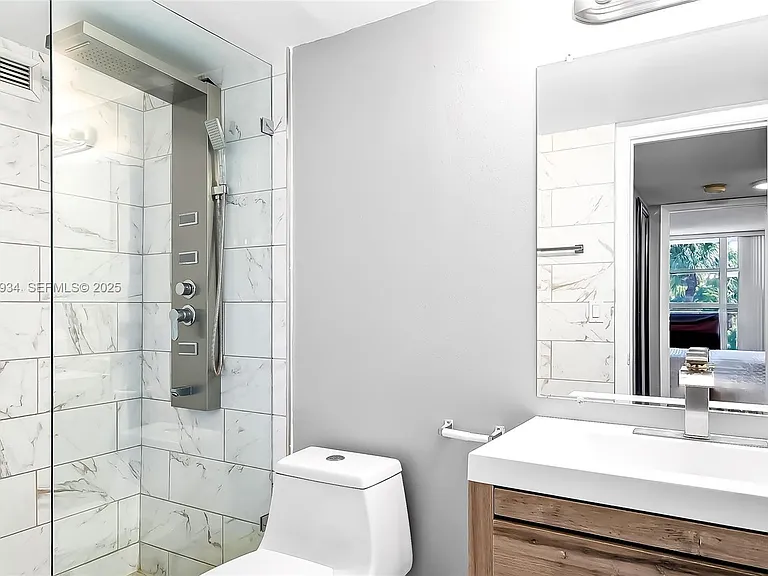 400 Leslie Dr #305 — Photo 16