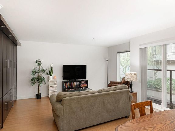 5th image of 1405 Esquimalt Rd #204