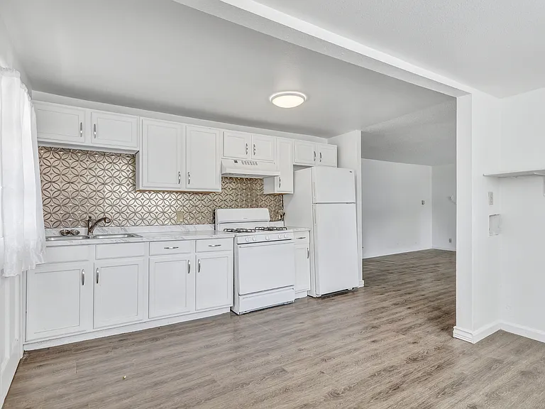 6776 Ash St — Photo 10