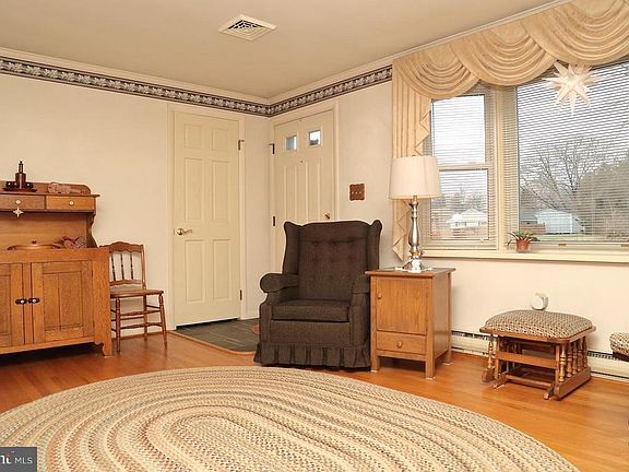 3rd image of 302 Fairview Dr