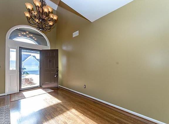 3rd image of 5334 W 159th Ter