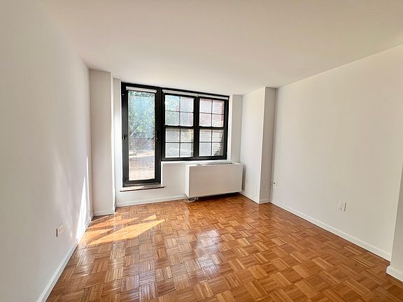 3rd image of 222 W 14th St APT 2E