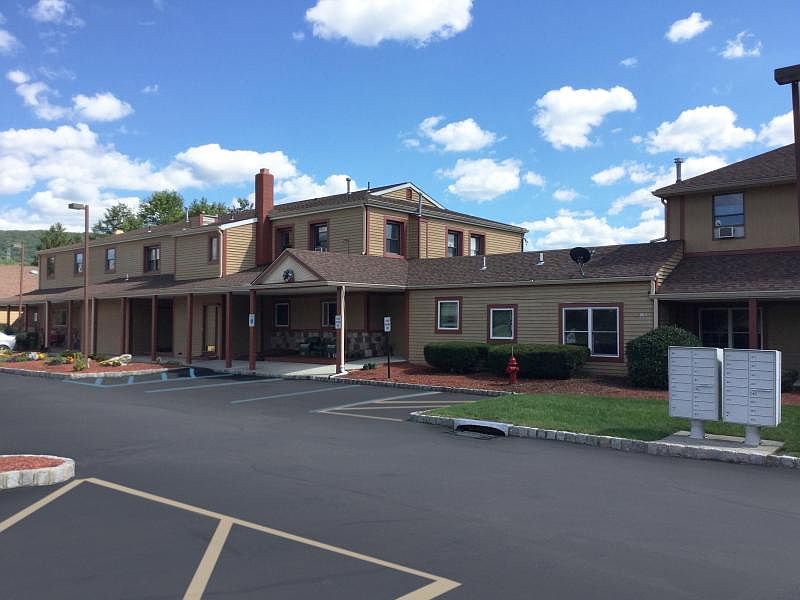 2nd image of 100 Quarry Rd APT G