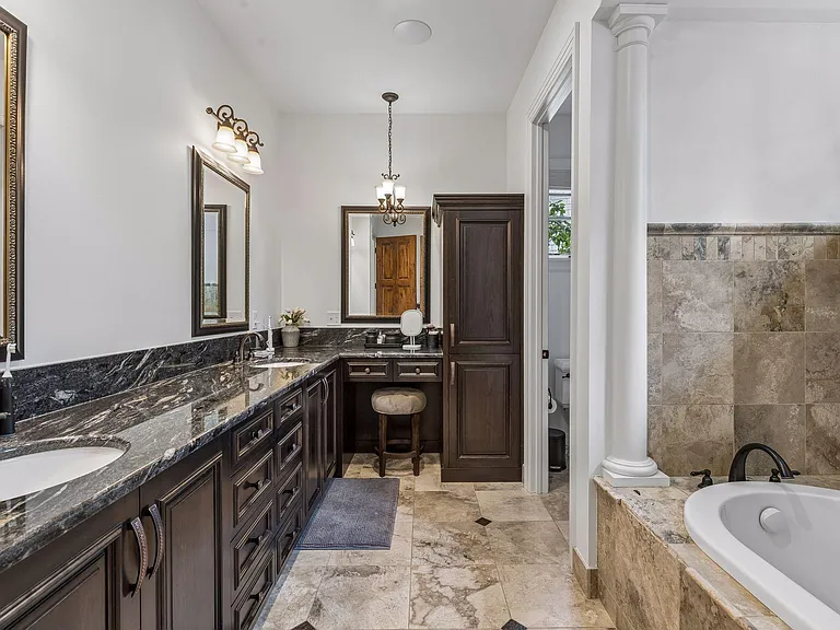 15700 Portico Dr — Photo 27