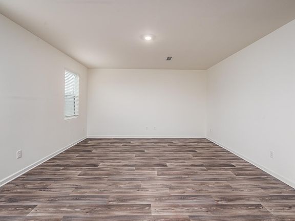 5th image of 360 Rayland St