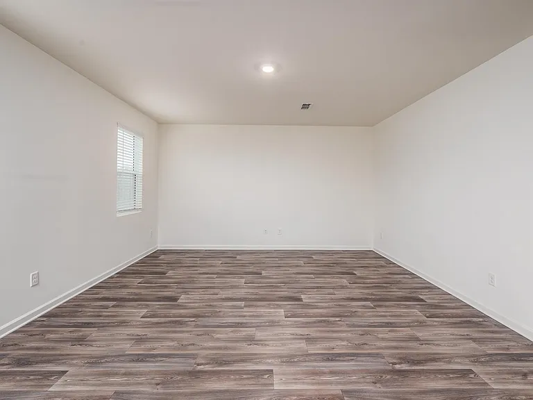 360 Rayland St — Photo 5