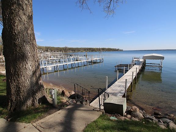 2nd image of 6007 Lake Shore Dr