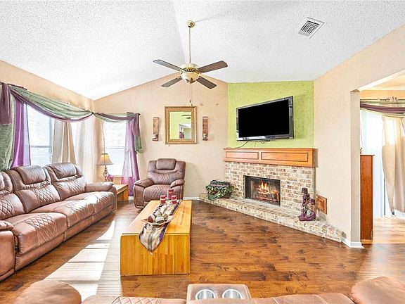 3rd image of 530 Shady Dale Drive