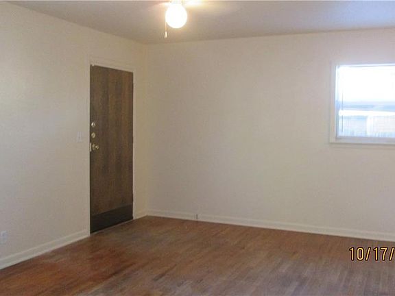 3rd image of 2705 Townsend Dr