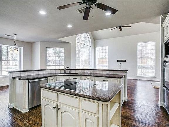 5th image of 1312 Burgundy Ct