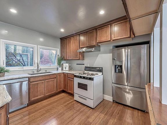 4th image of 50 Euclid Ave #50