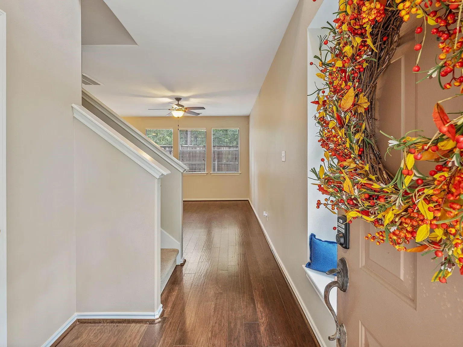 3 bed, 2.5 bath, 1644 sqft, $2,000 — Photo 2
