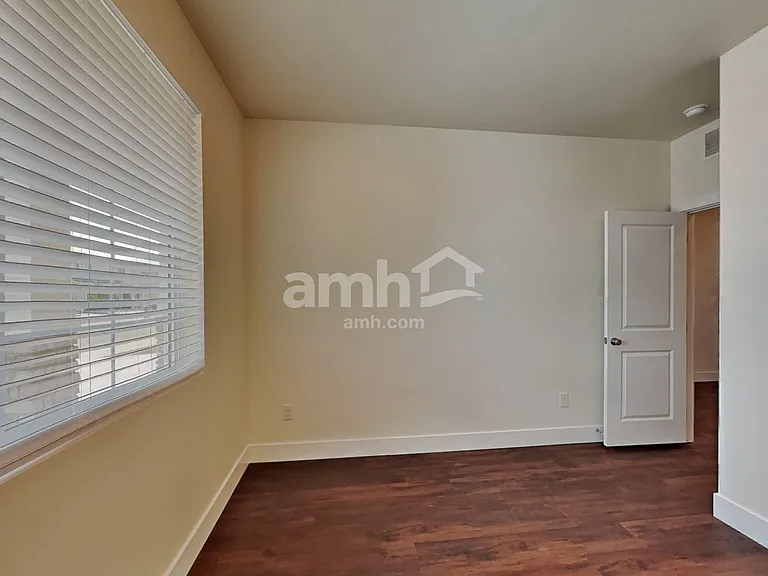 1453 N Alderleaf Ave — Photo 14