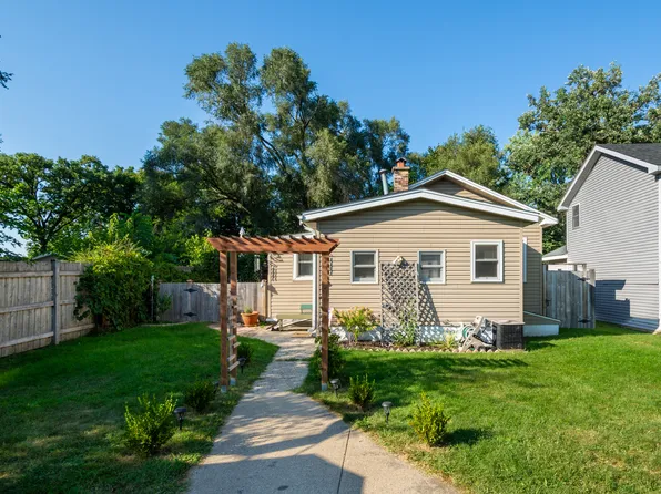 615 N River Rd, McHenry, IL 60051