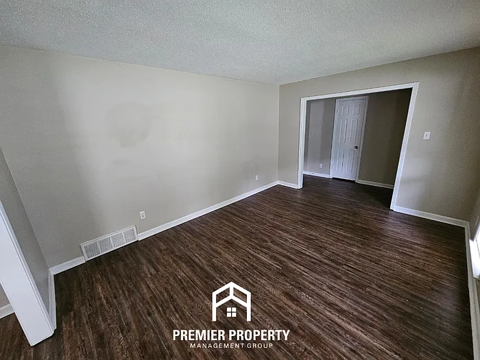 6329 Ridge Manor Dr — Photo 3