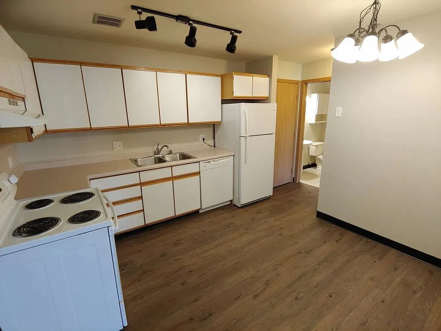 Wyndham Way Townhomes — Photo 2