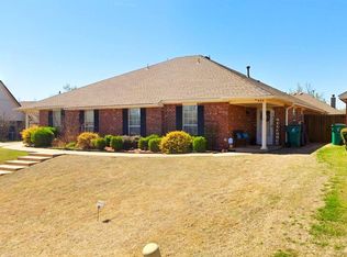 403 Glen Dr, Yukon, OK 73099