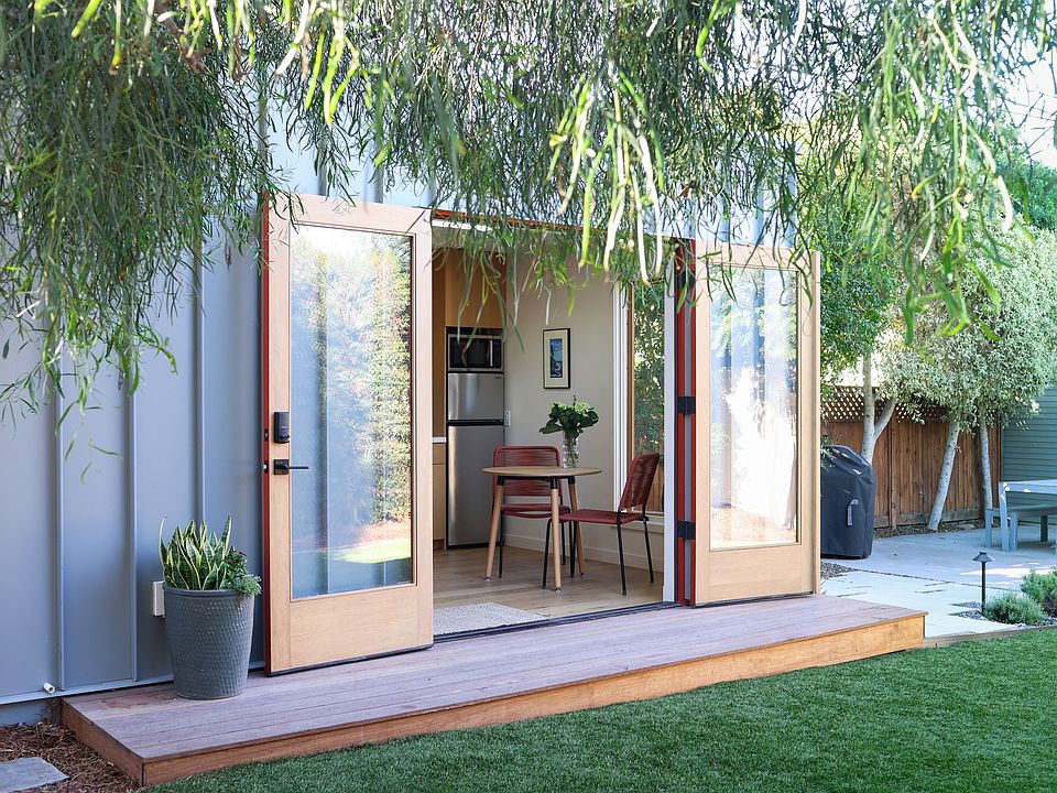 Large wood entry doors provide an indoor/outdoor living opportunity, perfect for San Diego weather
