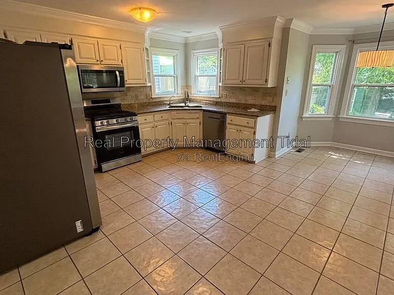 8956 Belgrave Ave — Photo 6