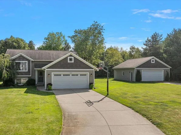6880 Pinestead Ct, Allendale, MI 49401