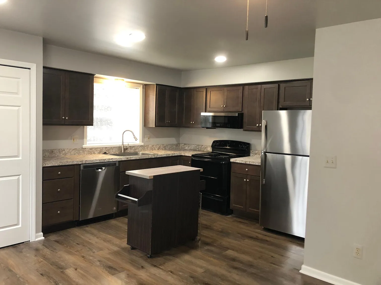 2 bed, 1.5 bath, 1100 sqft, $1,745 — Photo 4